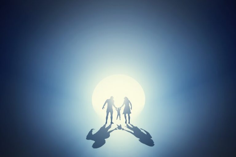 silhouette-family-having-fun-together_1160-156